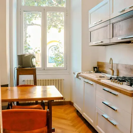 - Orchidea Apartman San Remo